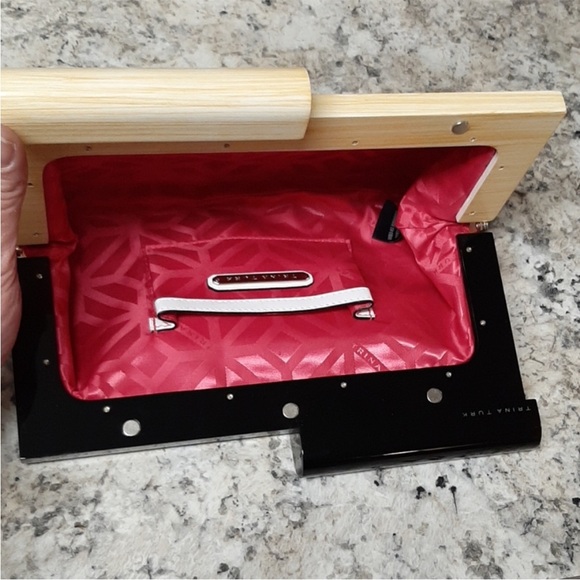 ✨🌴 Trina Turk Azulejo Sunset clutch🌴✨ NWOT $298 - Picture 7 of 7